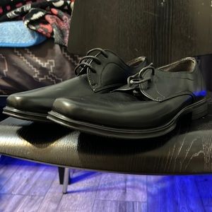 Black dress shoes